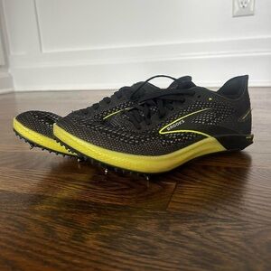 Brooks Women's Black and Yellow Athletic Shoes